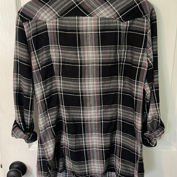 Guess Plaid button - Picture 4 of 4